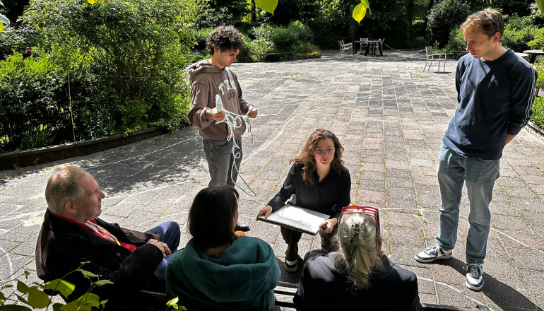 (Educatieve) verbinding in de tuin van het Dr. Sarphatihuis